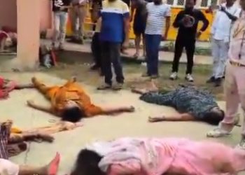 উত্তরপ্রদেশের হাতরাসে ধর্মীয় অনুষ্ঠানে পদদলিত হয়ে ২৭ জনের মৃত্যু