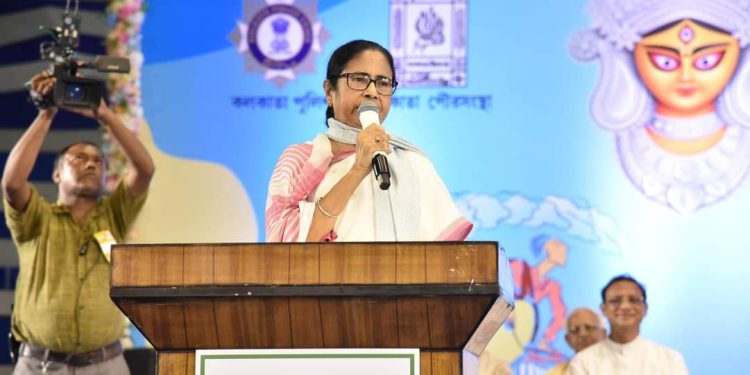 দুর্গাপূজা কমিটিগুলির অনুদান বাড়িয়ে ৮৫ হাজার টাকা করলেন মুখ্যমন্ত্রী