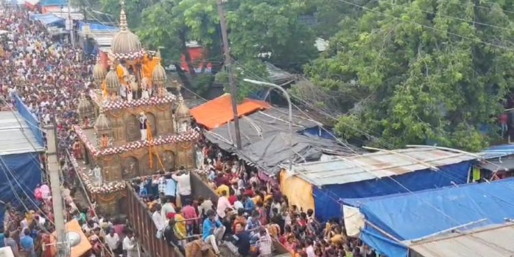 পিতলের রথযাত্রায় মেতে উঠল রাণীগঞ্জের সিয়ারসোল