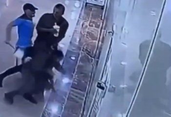 শপিং মলে দুই ইসরায়েলিকে ছুরিকাঘাতকারী সন্ত্রাসীকে আজীবনের জন্য মাসিক উপবৃত্তি দেবে ফিলিস্তিনি কর্তৃপক্ষ