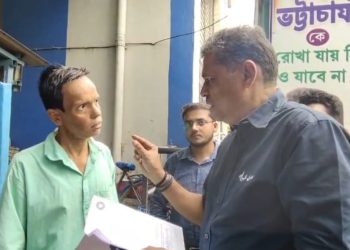 ‘জো হামারে সাথ,হাম উস্কা সাথ’, শুভেন্দুর এই মত ও পথেরই যেন পথিক সৌমিত্র খাঁ, অসুস্থ তৃণমূল কর্মীকে তিনি দিলেন না শংসাপত্র