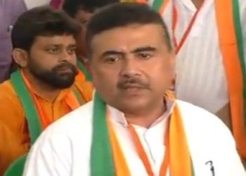 রোহিঙ্গাদের ঢোকাতে ৭২ জায়গায় কাঁটাতার লাগাতে দিচ্ছে না মমতা ব্যানার্জি, হিন্দু তুমি জাগো : বললেন শুভেন্দু অধিকারী