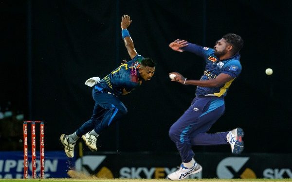 ভারতের সাথে সিরিজের আগে শ্রীলঙ্কা শিবিরে জোড়া ধাক্কা