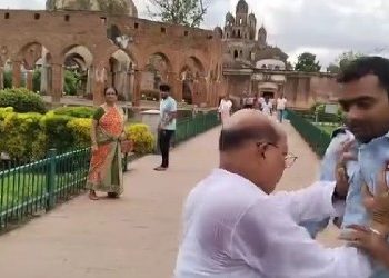 তৃণমূলের শহীদ দিবসের আগে ঘরে বাইরে মহা সংকটে কালনা পুরসভার চেয়ারম্যান, রক্ষীকে হেনস্থার ঘটনায় এফআইআর দায়ের করল পুরাতত্ব বিভাগ