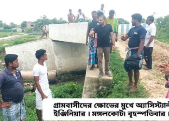 নির্মানের এক মাসের মধ্যেই হুড়মুড়িয়ে ভেঙে পড়ল হাইড্রেনের ২ গার্ডওয়াল, পূর্ব বর্ধমান জেলা পরিষদের বিরুদ্ধে দুর্নীতির অভিযোগ