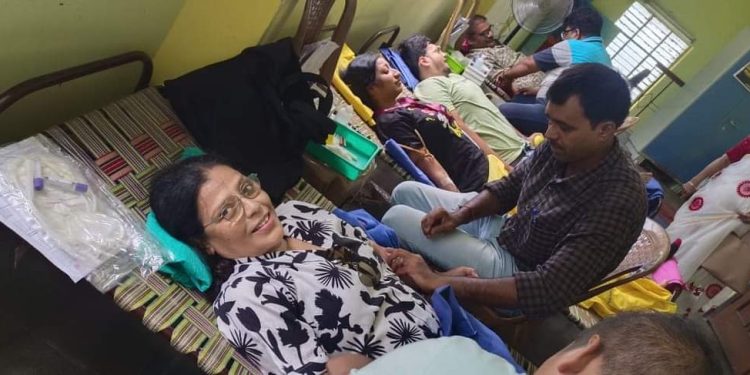 বাগবাজারের যাত্রা শিল্পীদের স্বেচ্ছায় রক্তদান শিবির