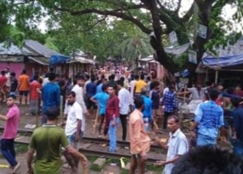 মসজিদের ইমাম নিয়োগকে কেন্দ্র করে বাংলাদেশের হবিগঞ্জে ব্যাপক সংঘর্ষ, দেদার লুটপাট