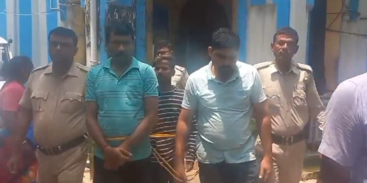 নীল বাতি লাগানো গাড়িতে গাঁজা পাচার, ১০০ কেজি গাঁজা সহ বর্ধমানে গ্রেপ্তার দুই গাঁজা পাচারকারী