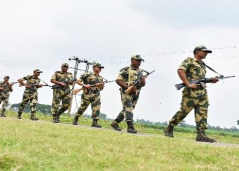 বাংলাদেশ সীমান্তে ‘হাই অ্যালার্ট’ জারি করল বিএসএফ