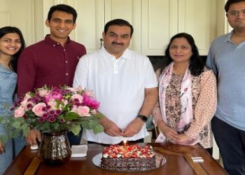 অবসরের পরিকল্পনা করেছেন আদানি গ্রুপের চেয়ারম্যান গৌতম আদানি