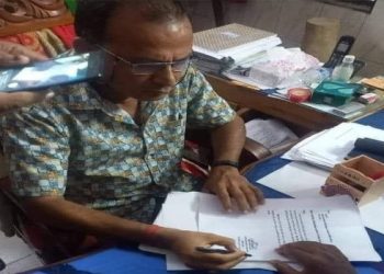 বাংলাদেশের কলেজের অধ্যক্ষ অদ্রীশ আদিত্য মন্ডলকে পদত্যাগ করতে বাধ্য করেছে ইসলামপন্থীরা