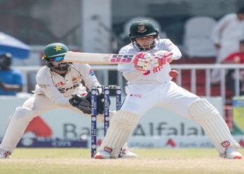 বাংলাদেশের কাছে নেস্তনাবুদ হয়ে কোচের সঙ্গে লিপ্ত হল পাকিস্তান অধিনায়ক