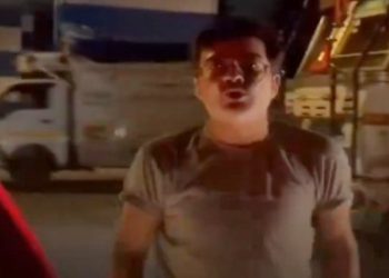 হিন্দু প্রেমিকার পাশে বসে ভারতীয়দের অপমান করছিল পাকিস্তানি পর্যটক,দু’জনকেই মাঝ রাস্তায় নামিয়ে দিলেন দিল্লির ক্যাব চালক, ভাইরাল ভিডিও