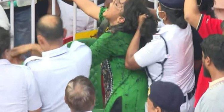 আন্দোলকারী মহিলাকে চুল টেনে হেনস্থা, কলকাতা পুলিশের বিরুদ্ধে নিন্দায় সরব বিজেপি