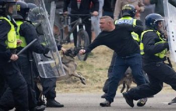 এক সপ্তাহ ধরে অভিবাসী বিরোধী বিক্ষোভে উত্তাল ব্রিটেন, পুলিশ ও বিক্ষোভকারীদের মধ্যে দেশ জুড়ে সংঘর্ষ