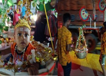বাবার কাঁধের বাঁকে চড়ে বর্ধমানেশ্বরের জলাভিষেক যাত্রায় সামিল হল ৯ মাসের তিতলি