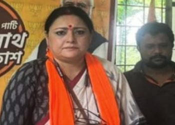 তৃণমূলের এক সাংসদের ভাগনা আরজি কর হাসপাতালের তরুনী চিকিৎসককে গনধর্ষণ-হত্যায় জড়িত : চাঞ্চল্যকর দাবি করে মমতা ব্যানার্জির উদ্দেশ্যে অগ্নিমিত্রা পাল বললেন, ‘কাকে বাঁচাতে চাইছেন ?’