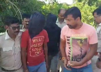 বিপুল পরিমাণ গাঁজা সহ গাঁজাসহ গ্রেফতার দুষ্কৃতী দল,উড়িষ্যার কিংপিনকে হন্যে হয়ে খুঁজছে বর্ধমান পুলিশ