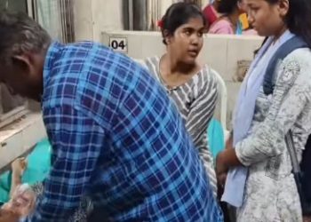 দলীয় মিছিলে যেতে অস্বীকার করার অপরাধে ১৩ জন ছাত্রীকে শৌচাগারে আটকে রেখে ‘শাস্তি’ দেওয়ার অভিযোগ তৃণমূল তৃণমূলের ছাত্র সংগঠনের বিরুদ্ধে