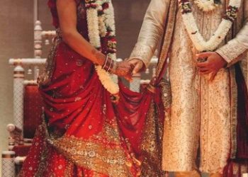 কৈশরের প্রেমিকের সাথে স্ত্রীর বিয়ে দিলেন স্বামী, প্রেমিকার সঙ্গে শ্বশুরবাড়িতে দেখা করতে এসে ঘনিষ্ঠ মুহুর্তের সময় হাতেনাতে ধরে ফেলে স্বামীর পরিবার