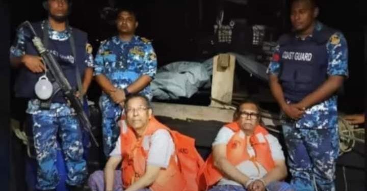 শেখ হাসিনার দুই ঘনিষ্ঠকে দড়ি দিয়ে বাঁধলো বাংলাদেশের সেনা, অব্যাহত হিন্দুদের উপর হামলা