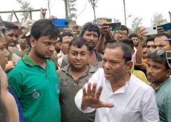 সরকারি মহিলা আধিকারিক জানোয়ার ! তাজপুরের বন আধিকারিককে বেনজির কটুক্তি রাজ্যের কারামন্ত্রীর, তোলপাড় রাজ্য রাজনীতি