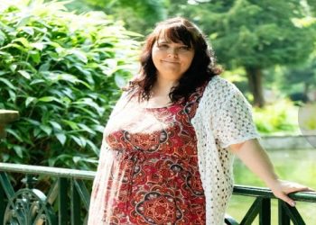 মিশরীয় প্রেমিক আহমেদের জন্য স্বামী পিটার এবং ৩ সন্তানকে ছেড়ে যাওয়ার পরে লিঙ্কনশায়ারের জুলিয়া ক্লার্কের অনুশোচনা- ‘আমি একটা নির্বোধ’