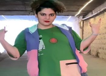 জনসমক্ষে গান গাওয়ার অপরাধে তরুণীকে গ্রেপ্তার করল ইরানি পুলিশ