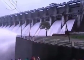 ফারাক্কা বাঁধের ১০৯টি গেট খুলে দেওয়ায় চরম আতঙ্কে বাংলাদেশ