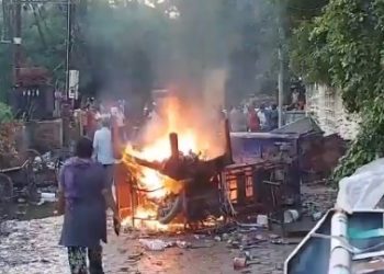 গাজিয়াবাদ : একা থাকার সুযোগে হিন্দু কিশোরীকে গনধর্ষণের অভিযোগ, গ্রেফতার মূল অভিযুক্ত ফাইজান, ক্ষুব্ধ জনতার অভিযুক্তের দোকান ভাঙচুর ও অগ্নিসংযোগ