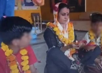 শ্বশুরবাড়ির অত্যাচারে অতিষ্ঠ হয়ে দুই ছেলেকে সাথে নিয়ে হিন্দু ধর্মে ধর্মান্তরিত হলেন মধ্যপ্রদেশের মুসলিম মহিলা