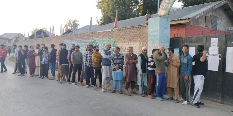 এক দশক পর জম্মু-কাশ্মীরে আজ প্রথম দফার নির্বাচনে ভোট দান শুরু