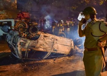 কর্ণাটকের মান্ডায় গণপতি বিসর্জনের সময় হামলায় দোষীদের গ্রেফতারের দাবিতে বিক্ষোভ দেখানো পূজো কমিটির ৪০ জনকে গ্রেফতার করেছে পুলিশ