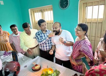 উত্তরবঙ্গ লবির ডাক্তার অভীক দে’র বিরুদ্ধে ফুঁষছে বর্ধমান মেডিকেল কলেজ হাসপাতালে পড়ুয়ারা