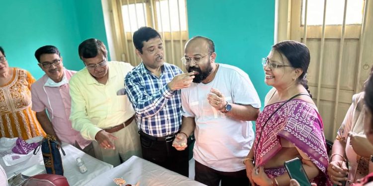 উত্তরবঙ্গ লবির ডাক্তার অভীক দে’র বিরুদ্ধে ফুঁষছে বর্ধমান মেডিকেল কলেজ হাসপাতালে পড়ুয়ারা