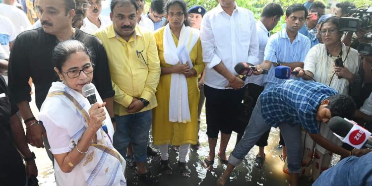 বন্যায় ক্ষয়ক্ষতি নিয়ে সোমবার বর্ধমানে বৈঠক করবেন মুখ্যমন্ত্রী