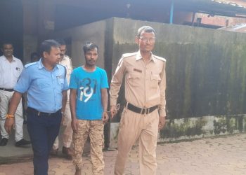 বাবা-মায়ের উপর ক্ষিপ্ত হয়ে বৃদ্ধা ঠাকুমাকে কাটারি দিয়ে কুপিয়ে খুন করল যুবক