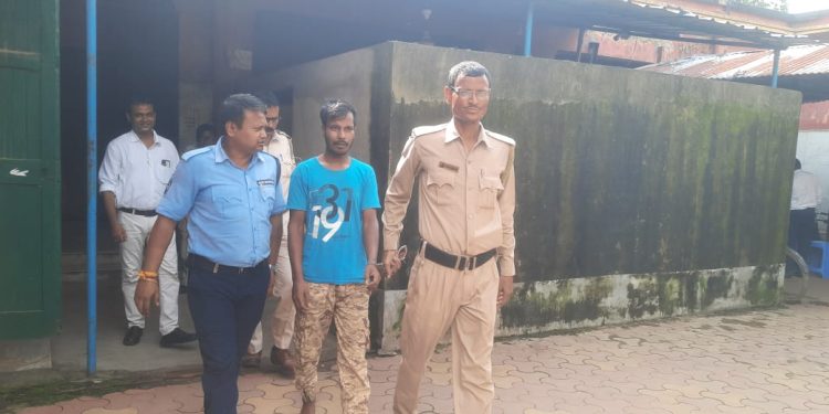 বাবা-মায়ের উপর ক্ষিপ্ত হয়ে বৃদ্ধা ঠাকুমাকে কাটারি দিয়ে কুপিয়ে খুন করল যুবক