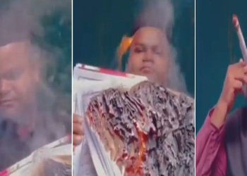 ইসলাম ধর্মে ক্ষুব্ধ হয়ে কোরান পোড়ালেন ইউপির আইনজীবী ইমরান, বললেন : ‘আমি আজ সনাতন ধর্ম গ্রহণ করলাম’