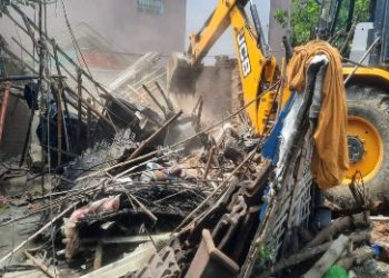 কাটোয়ায় জবরদখল উচ্ছেদ অভিযান চালালো রেলদপ্তর