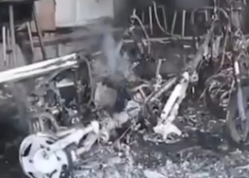 কর্ণাটক : মনমতো মেরামত না করতে পারায় বৈদ্যুতিক বাইক শোরুমে আগুন লাগালো যুবক