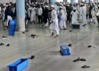 ঢাকার মসজিদে জুমার নামাজের আগে তুমুল সংঘর্ষে জড়াল দুই গোষ্ঠীর লোকজন, আহত অন্তত ৫০