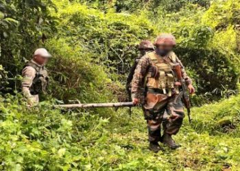 এক বিএসএফ জওয়ানকে আটক করেছে বাংলাদেশের সীমান্ত রক্ষীরা