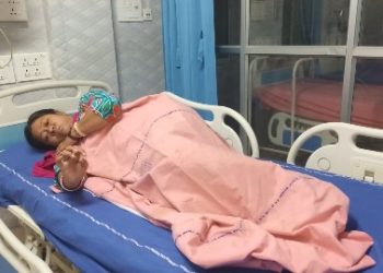 কাটোয়া : ব্লাউজ পাল্টাতে গিয়ে দোকান মালিকের স্ত্রীর হাতে বেদম মার খেতে হল এক মহিলা চিকিৎসককে