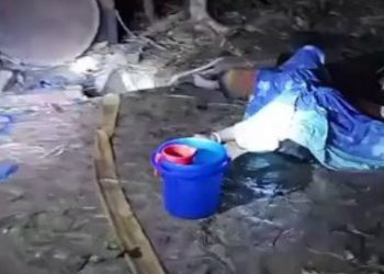 যশোরে মুসলিম ব্যক্তির বাড়ির সেপটিক ট্যাঙ্ক থেকে উদ্ধার হিন্দু বধূর মৃতদেহ, অপহরণ-ধর্ষণ-খুনের অভিযোগ