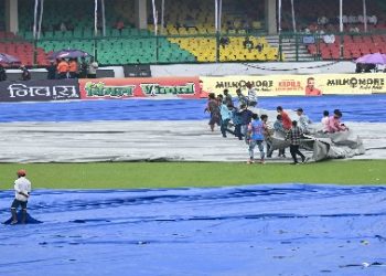 টানা দ্বিতীয় দিন বৃষ্টিতে ভেসে গেল কানপুর টেস্ট