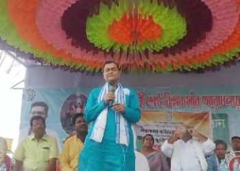 রাত জাগোতে অংশ নেওয়া মহিলাদের পাশাপাশি গভীর রাতে মদের দোকানে মদ খেতে যাওয়া মহলাদেরকেও আমাদেরই পাহারা দিতে হচ্ছে বলে মন্তব্য করেছেন রাজ্যের মন্ত্রী স্বপন দেবনাথ