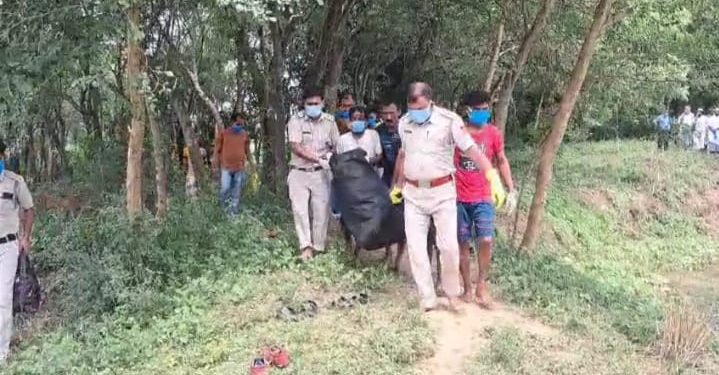 খুন সন্দেহে মৃত্যুর ৬ দিনের মাথায় বধূর দেহ কবর থেকে তুলে ময়নাতদন্তের জন্য পাঠালো নাদনঘাট থানার পুলিশ