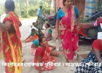 মন্তেশ্বরে কিশোরকে পিষে দিল চাল বোঝাই বেপরোয়া লরি, শারদোৎসবের মুখেই মর্মান্তিক ঘটনায় শোকের ছায়া গ্রাম জুড়ে