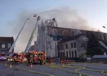 ফ্রান্সে ফের একটা চার্চে আগুন লাগিয়েছে সন্ত্রাসীরা